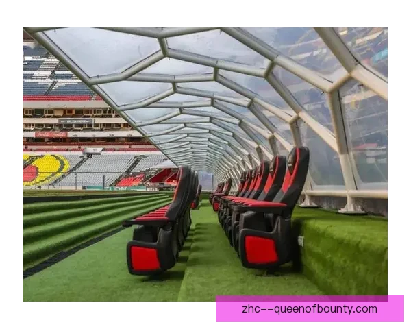 2026世界杯开幕式导演组在墨西哥阿兹特克体育场进行声光效果测试筹备